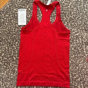 lululemon tank! NEW! 🍋🍋swiftly scoop neck hip length racer back tank size 6 NWT!